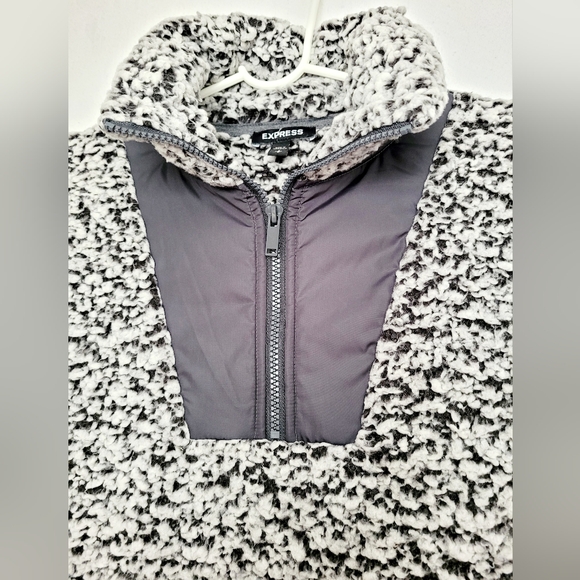 Express Women's Chunky Sherpa Pullover Sweater 3/4 Zip Gray Small Oversized - Picture 3 of 16
